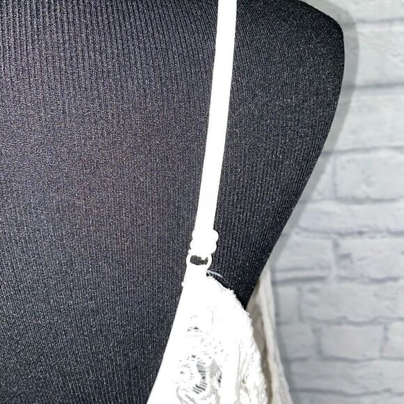 Express women M cold shoulder spaghetti strap white lace dress w/tan lining - Picture 6 of 12